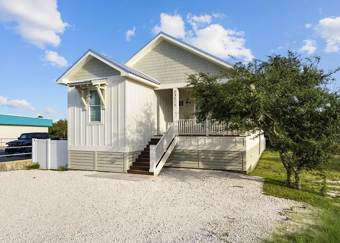 Luxury 4br, Across Street From Beach, Sleeps 10! Holiday home Gulf Shores