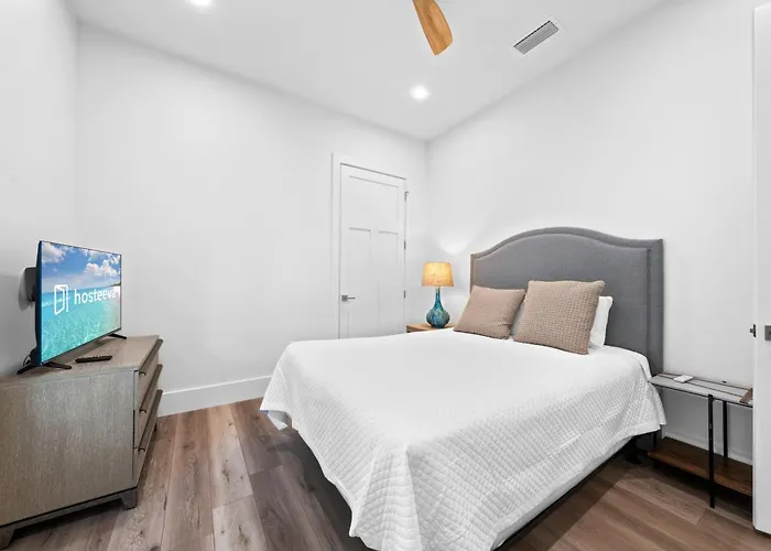 Luxury 4br, Across Street From Beach, Sleeps 10! * Gulf Shores