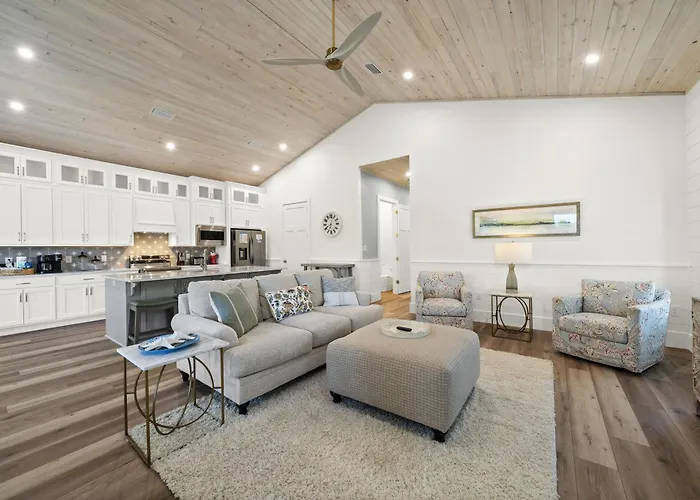 Holiday home Luxury 4br, Across Street From Beach, Sleeps 10! Gulf Shores