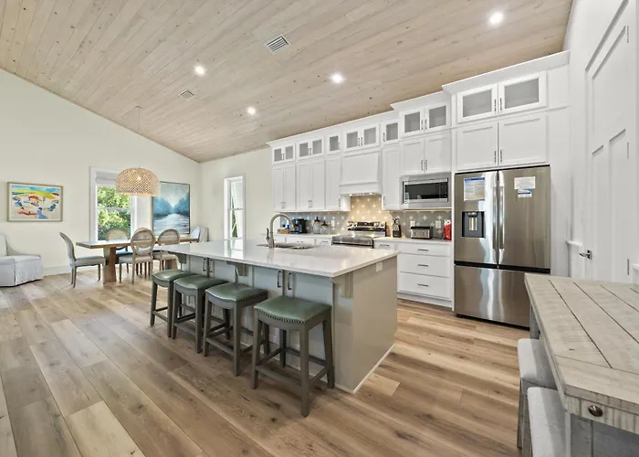 Luxury 4br, Across Street From Beach, Sleeps 10! * Gulf Shores
