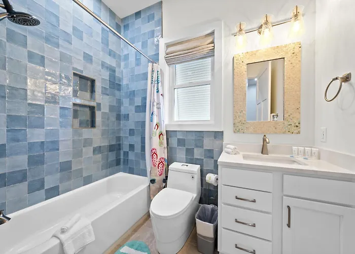 Luxury 4br, Across Street From Beach, Sleeps 10!