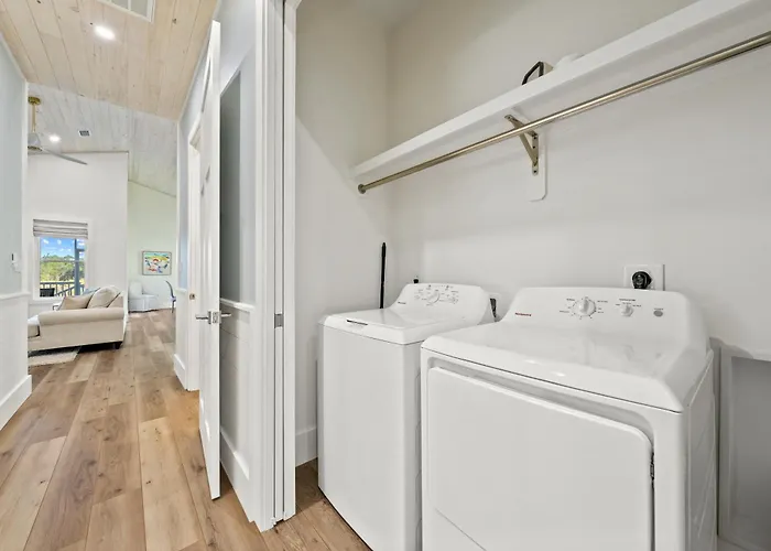 Luxury 4br, Across Street From Beach, Sleeps 10! Gulf Shores