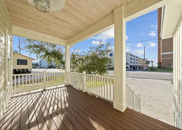 Luxury 4br, Across Street From Beach, Sleeps 10! Gulf Shores