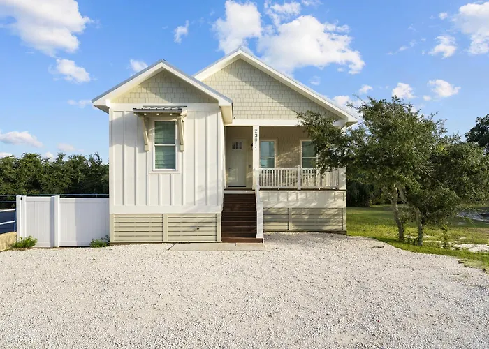 Luxury 4br, Across Street From Beach, Sleeps 10! *