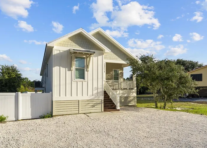 Holiday home Luxury 4br, Across Street From Beach, Sleeps 10! Gulf Shores