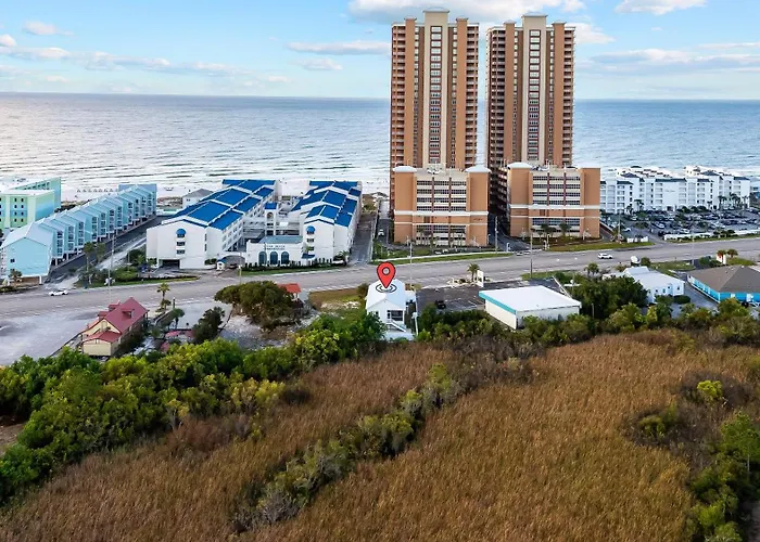 Holiday home Luxury 4br, Across Street From Beach, Sleeps 10! *