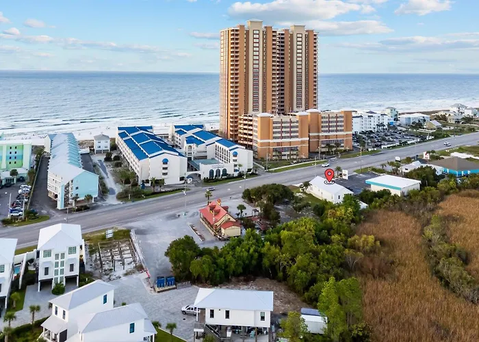 Holiday home Luxury 4br, Across Street From Beach, Sleeps 10!