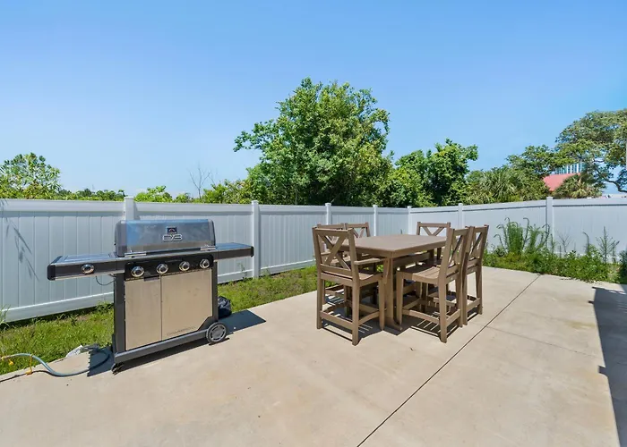 Luxury 4br, Across Street From Beach, Sleeps 10! Gulf Shores