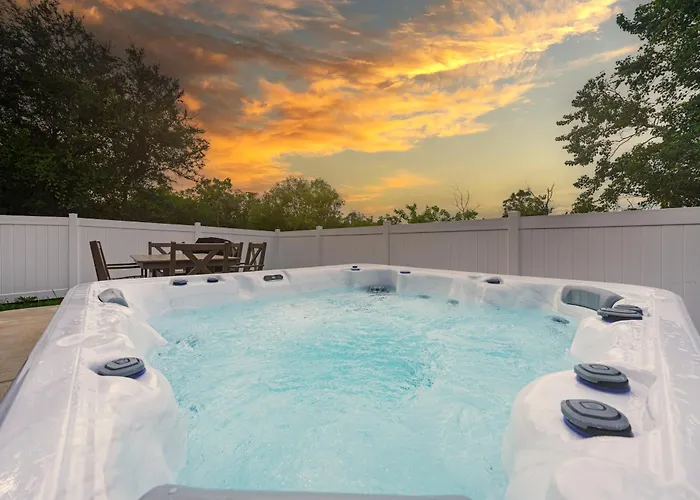 Luxury 4br Across Street From New Hot Tub! Holiday home