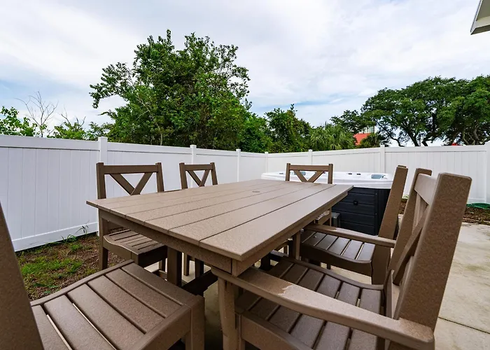 Luxury 4br Across Street From New Hot Tub! Holiday home Gulf Shores
