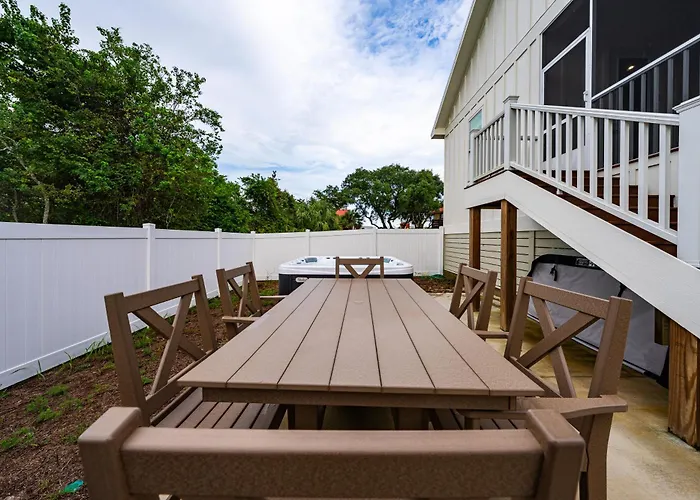 Luxury 4br Across Street From New Hot Tub! Holiday home *