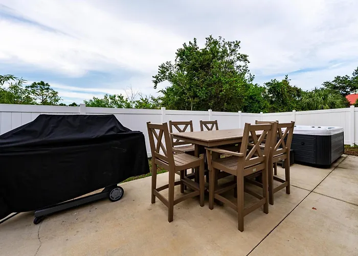 Holiday home Luxury 4br Across Street From New Hot Tub! Gulf Shores